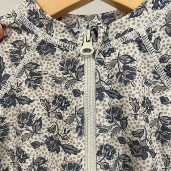 Rylee + Cru - Roses Rashguard - Picture 4 of 6